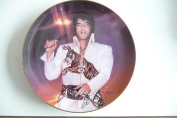 ORIGINEEL HERDENKINGSBORD ELVIS PRESLEY NO15869B,metsteentje beschikbaar voor biedingen