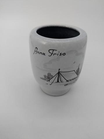 Grijs/wit lepelvaasje Anna Friso   beschikbaar voor biedingen