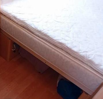 Compleet bed voor in de caravan  beschikbaar voor biedingen