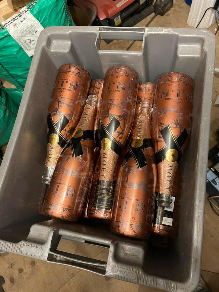 100 Moet chandon partij flessen champagne flessen fles leeg, Verzamelen, Wijnen, Zo goed als nieuw, Champagne, Frankrijk, Ophalen of Verzenden