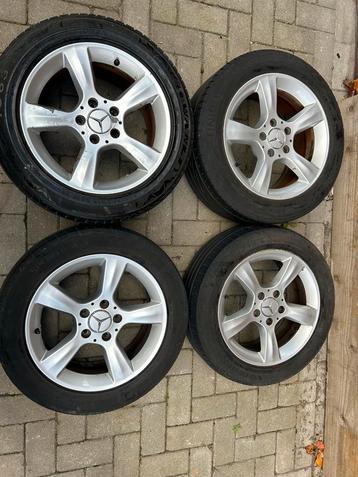 Mercedes Velgen met Winterbanden 205/55 R16 beschikbaar voor biedingen