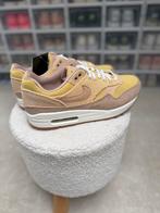 Nike Air Max 1 “Buff Gold Corduroy”, Kleding | Heren, Schoenen, Overige kleuren, Nike, Nieuw, Ophalen of Verzenden
