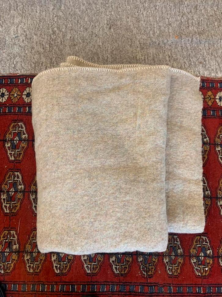 Deken mooie oude wollen één persoons deken, Huis en Inrichting, Woonaccessoires | Plaids en Woondekens, Ophalen of Verzenden