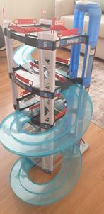 parkeergarage met veel auto's, Ophalen, Zo goed als nieuw