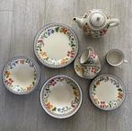 Engels Servies met theepot en diverse andere onderdelen, Huis en Inrichting, Keuken | Servies, Ophalen, Porselein, Overige stijlen