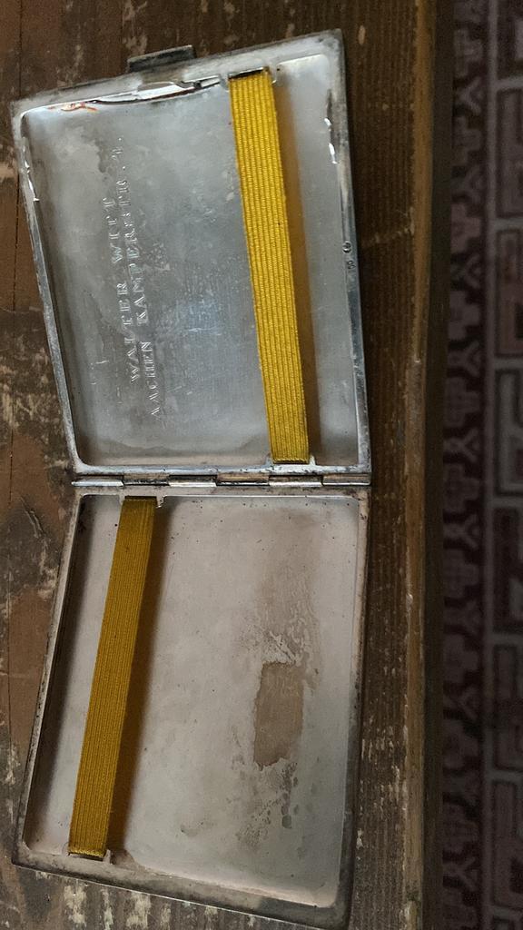 sigarreten doos zilver 800 denneappel maan stempel, Antiek en Kunst, Antiek | Goud en Zilver, Zilver, Ophalen