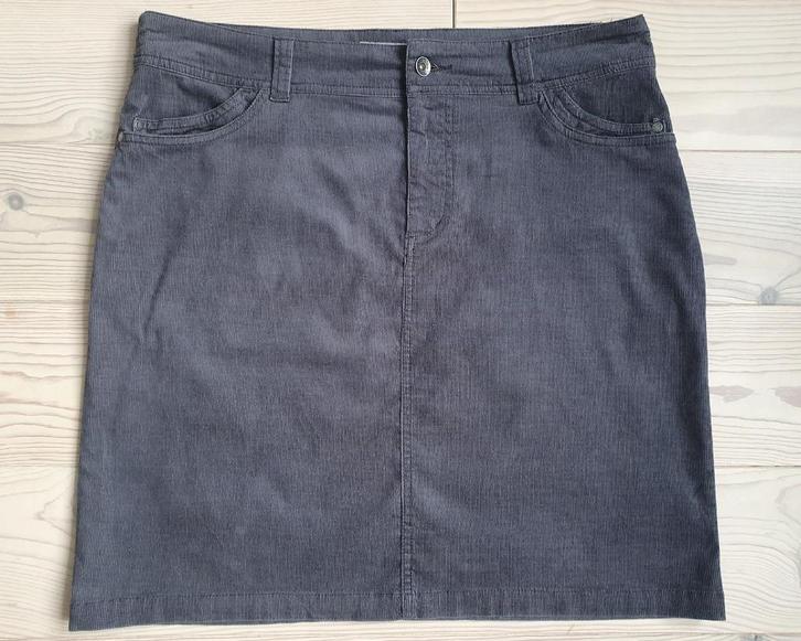 Leuke rok van ribstof / corduroy van Essentials, mt 40, Kleding | Dames, Rokken, Zo goed als nieuw, Maat 38/40 (M), Grijs, Knielengte