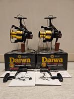 2 Daiwa Whisker Tournament SS2600 Weston Handle, Ophalen of Verzenden, Zo goed als nieuw