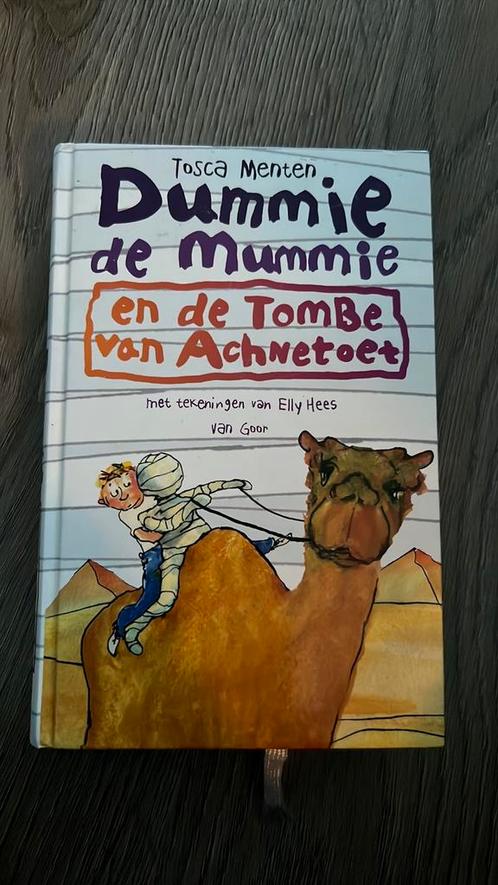 Tosca Menten - Dummie de mummie en de tombe van Achnetoet, Boeken, Kinderboeken | Jeugd | 10 tot 12 jaar, Zo goed als nieuw, Fictie