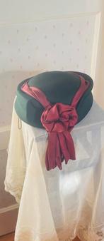 Brocante KayBee clochehoed donkergroen 1930, Kleding | Dames, Hoed, Gedragen, KayBee, One size fits all