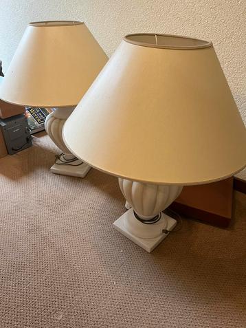 2 mooie tafel lampen beschikbaar voor biedingen