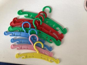 poppenkleerhangertjes beschikbaar voor biedingen