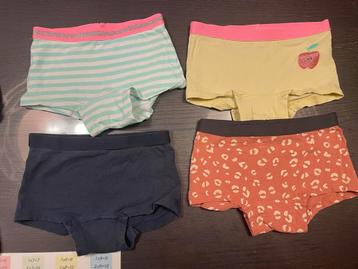 10 Hema slips maat 122-128 (9x) en 134 beschikbaar voor biedingen