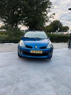 Luxe Clio | Pano dak | Nieuwe distributie | Bomvol opties!, Auto's, Voorwielaandrijving, 4 cilinders, Blauw, Leder en Stof