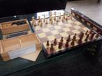 Zwaar Houten DAM-SCHAAKBORD+ Damstenen en Schaakstukken, Een of twee spelers, Ophalen, Zo goed als nieuw