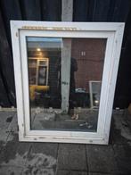 2 kunststof kozijnen 1 vast 1 draaikiep, Doe-het-zelf en Verbouw, Glas en Ramen, Ophalen, Gevelraam of Ruit, Gebruikt, 80 tot 120 cm