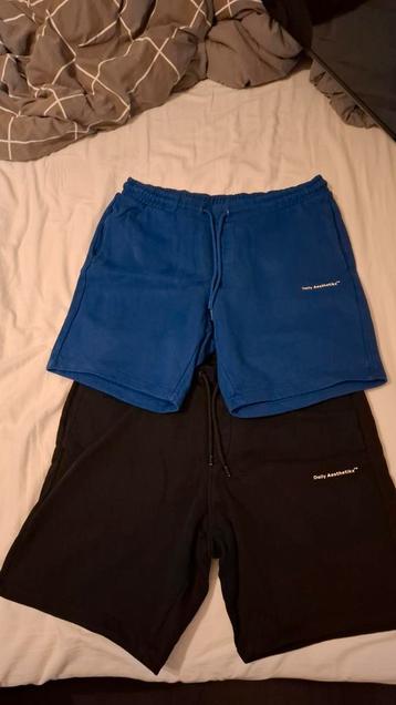 2 Korte Jogging Broeken Maat L beschikbaar voor biedingen