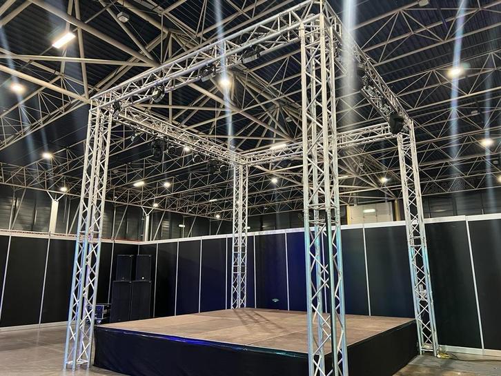 Truss carre, Hobby en Vrije tijd, Feestartikelen | Verhuur, Gebruikt, Overige, Verzenden