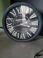 Donkerblauwe wandklok 'Grand Hotel', Huis en Inrichting, Woonaccessoires | Klokken, Ophalen, Analoog, Wandklok