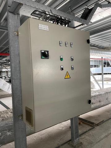 Schakelkast besturingskast in nette staat, 100x80x30 beschikbaar voor biedingen