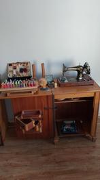 Naaitafel met naaimachine - Ophalen in Cuijk, Ophalen