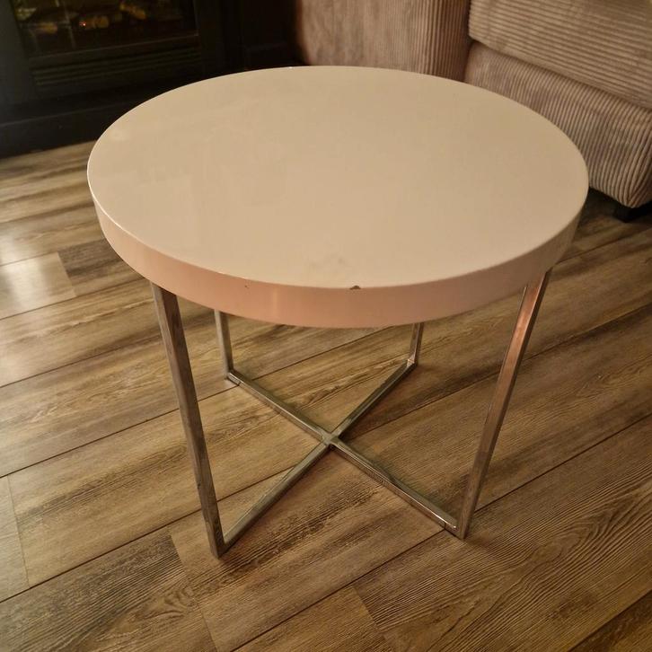 Witte hoogglans bijzettafel, Huis en Inrichting, Tafels | Bijzettafels, Rond, Minder dan 45 cm, Minder dan 55 cm, Metaal of Aluminium