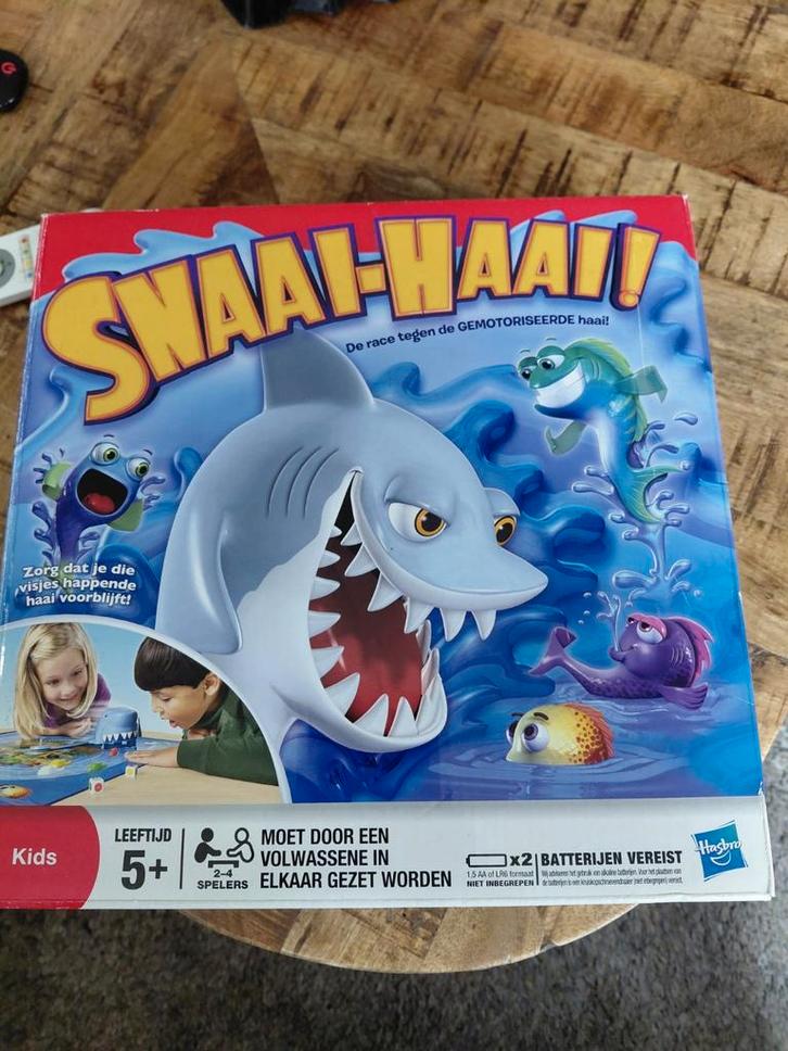 Snaai-Haai! Hasbro Kinderspel, Hobby en Vrije tijd, Gezelschapsspellen | Bordspellen, Zo goed als nieuw, Een of twee spelers, Drie of vier spelers