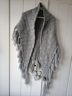 omslagdoek/poncho grijs met franjes, Ophalen of Verzenden, Maat 46/48 (XL) of groter, Sjaal