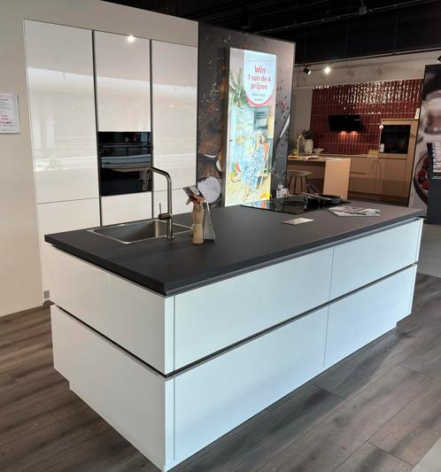 Showroom keuken Kitchen4all Rotterdam, Huis en Inrichting, Keuken | Complete keukens, Nieuw, Enkelwandige keuken, Wit, Kunststof