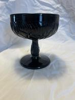Scandinavische zwarte glazen schaal op voet, Antiek en Kunst, Antiek | Glas en Kristal, Ophalen of Verzenden