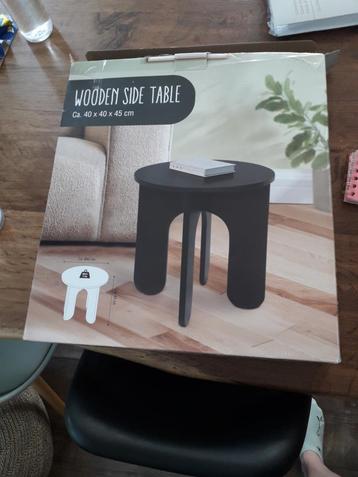 Bijzet tafeltje beschikbaar voor biedingen