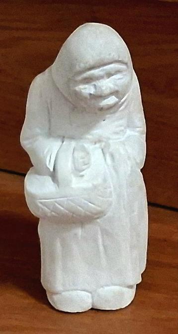 Vintage Figuur boerin beeldje - Vrouw met Mand beschikbaar voor biedingen