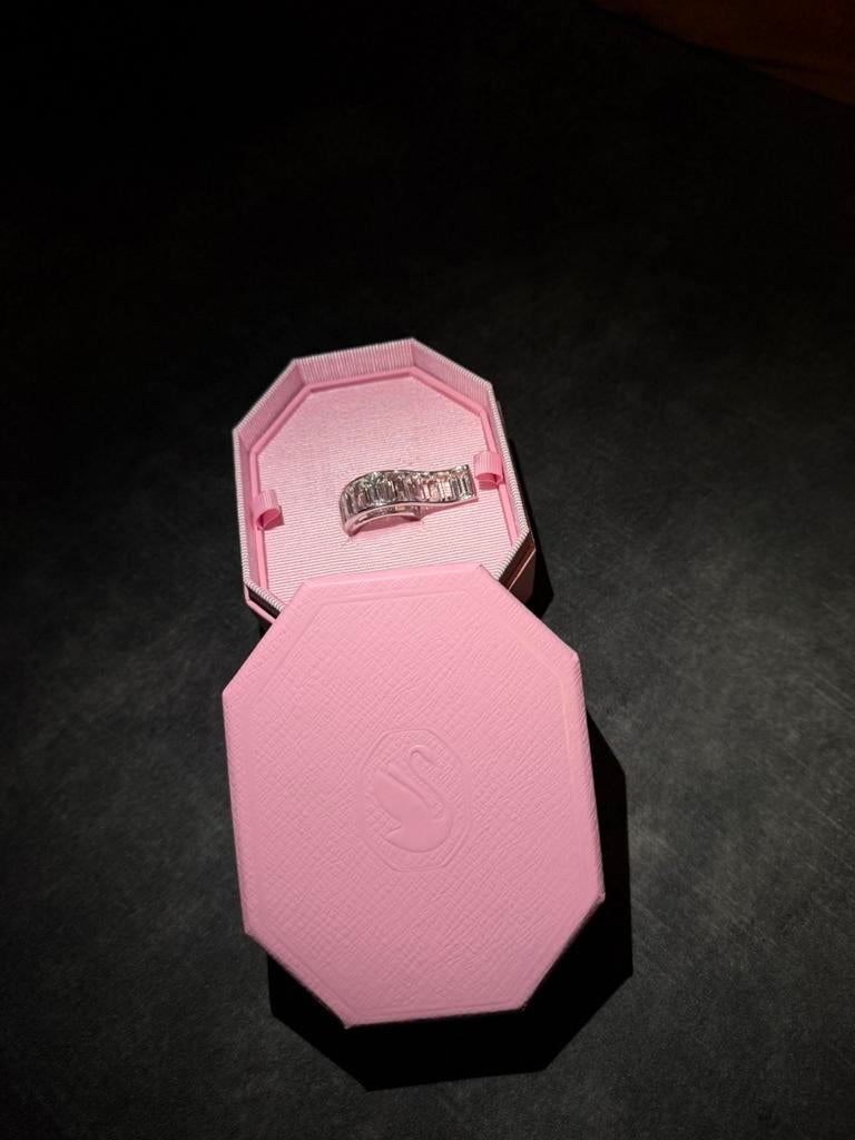 Swarovski ring matrix, Nieuw, Ophalen of Verzenden, 17 tot 18, Dame