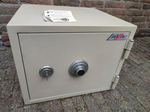 Kluis in nieuwstaat - brandwerend en inbraakwerend, Huis en Inrichting, Brandblussers en Brandkasten, Zo goed als nieuw, Ophalen