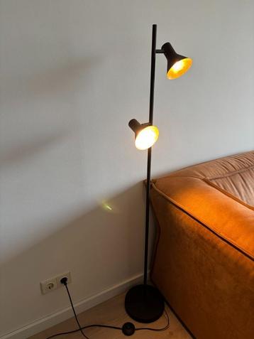 mooi staande (lees) lamp  beschikbaar voor biedingen