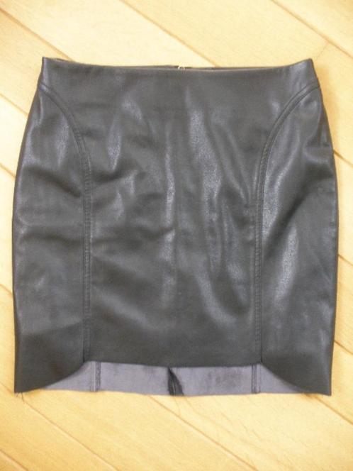 H&M rok zwart 'leer' maat 38 - nieuw -, Kleding | Dames, Rokken, Nieuw, Maat 38/40 (M), Zwart, Boven de knie, Ophalen of Verzenden