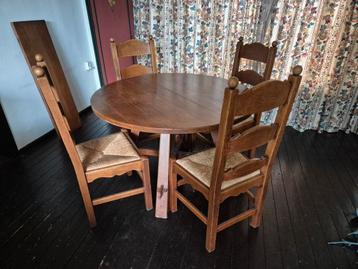 Slavonisch Eiken Eettafel met Stoelen beschikbaar voor biedingen