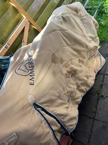 Diverse dekens niet gewassen 2 staldekens en 1 zomer deken beschikbaar voor biedingen