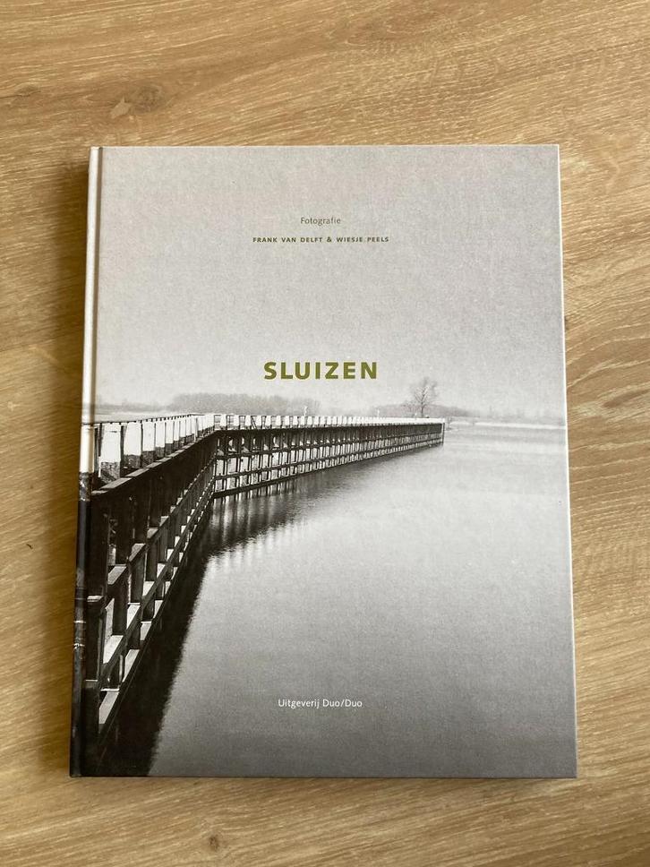 Sluizen in Nederland. ( fotoboek ), Verzamelen, Scheepvaart, Zo goed als nieuw, Boek of Tijdschrift, Motorboot of Zeilboot, Verzenden