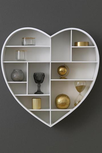 Wit Hartvormig wandrek met Legplankjes beschikbaar voor biedingen