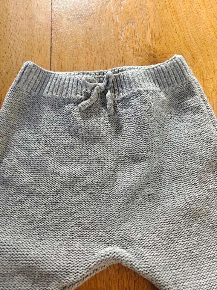 Zara Grijs knit wear baby broekje met voetjes - maat 62, Kinderen en Baby's, Babykleding | Maat 62, Zo goed als nieuw, Jongetje of Meisje