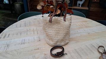 Stijlvolle damestas/beachtas beschikbaar voor biedingen