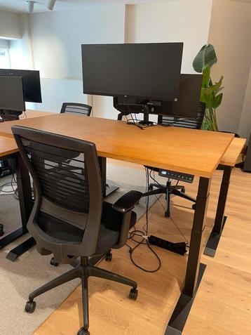 Zit / sta bureau z.g.a.n. beschikbaar voor biedingen