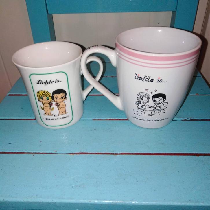 Liefde is... servies: 4 mokken, 1 bordje, 1 kannetje, Huis en Inrichting, Keuken | Servies, Gebruikt, Overige typen, Overige stijlen
