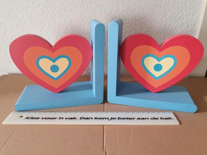 Houten Boekensteunen met Hartjes, Blauw met Roze, Huis en Inrichting, Woonaccessoires | Wandplanken en Boekenplanken, Zo goed als nieuw