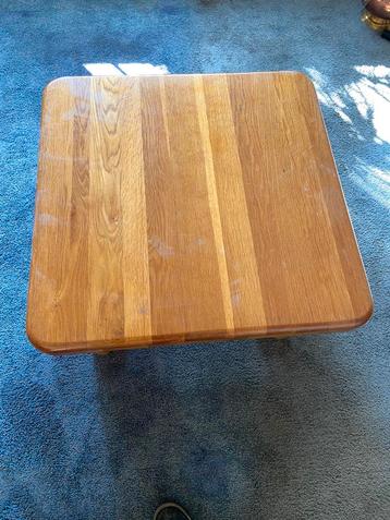 Salontafel met 4 Stoelen. 76 cm -76 cm hoogte 44 cm beschikbaar voor biedingen