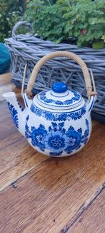 Delfts theepot met bloemen /hand geschilderd, Antiek en Kunst, Antiek | Keramiek en Aardewerk, Ophalen of Verzenden
