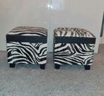 Twee zebra poefjes met opbergruimte

34 x 34 x 34 cm, Huis en Inrichting, Minder dan 50 cm, Gebruikt, Vierkant, Minder dan 50 cm