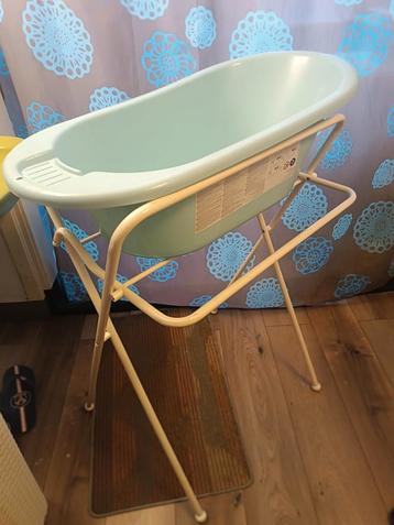 Babybadje met standaard beschikbaar voor biedingen