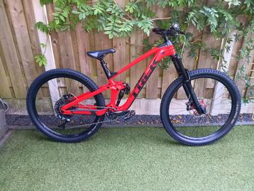 Te koop Trek Slash 7 maat L met diverse upgrades beschikbaar voor biedingen